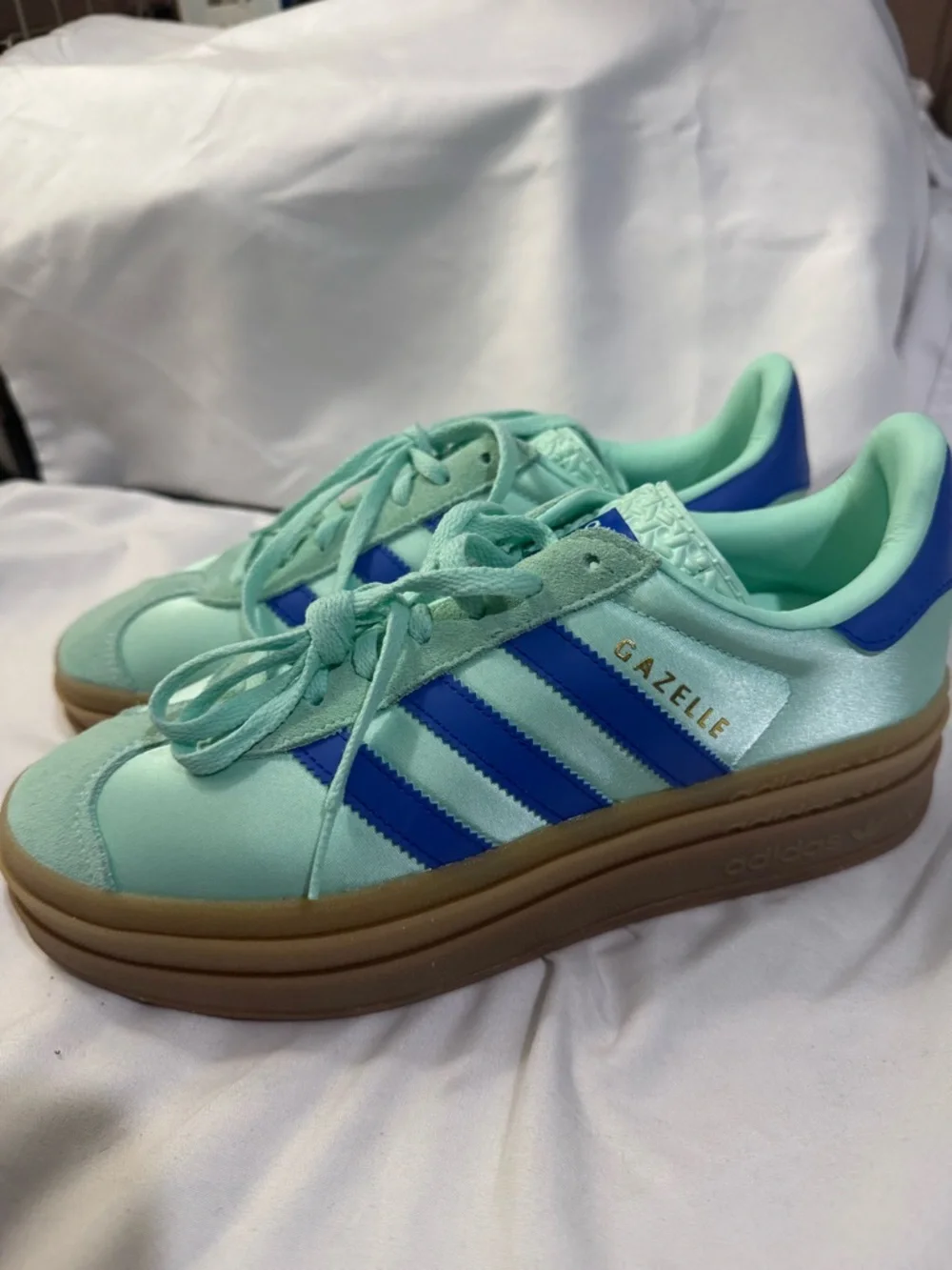 Adidas GAZELLE BOLD SHOES Women Size 8 Clear Mint / Lucid Blue / Gold Metallic - Picture 1 of 9